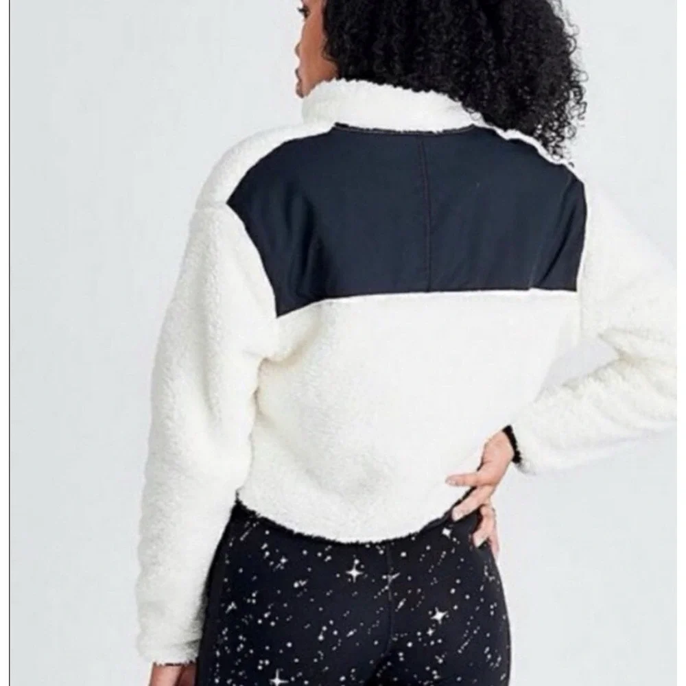 NEW! Nike Sportswear Quarter Zip Crop Sherpa Plush Fleece Shirt Ivory Black SZ M